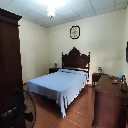 Mesa Del Lobo Cabrahigo Holiday home Seville