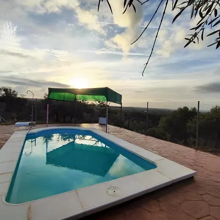 Mesa Del Lobo Cabrahigo Holiday home *